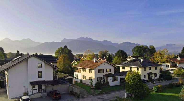 Vom Dachgeschoss die Chiemgauer Alpen im Blick