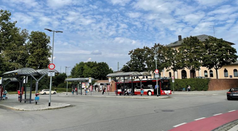 Vom Dachauer Bahnhof aus im 10-Minuten Takt nach München