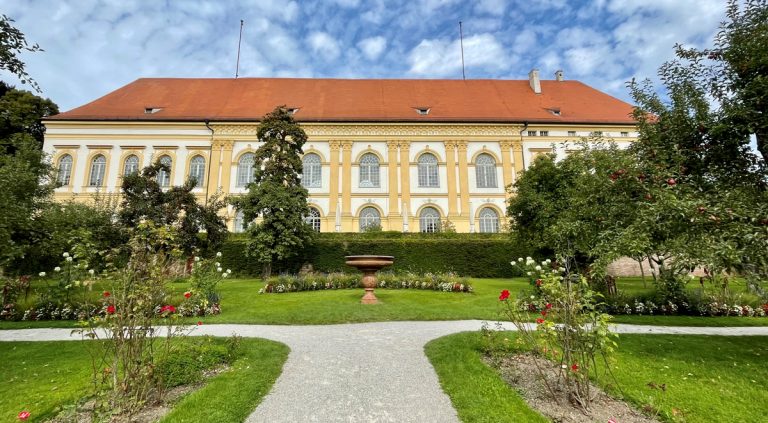 Schloss Dachau mit seinem Garten ist immer einen Besuch Wert